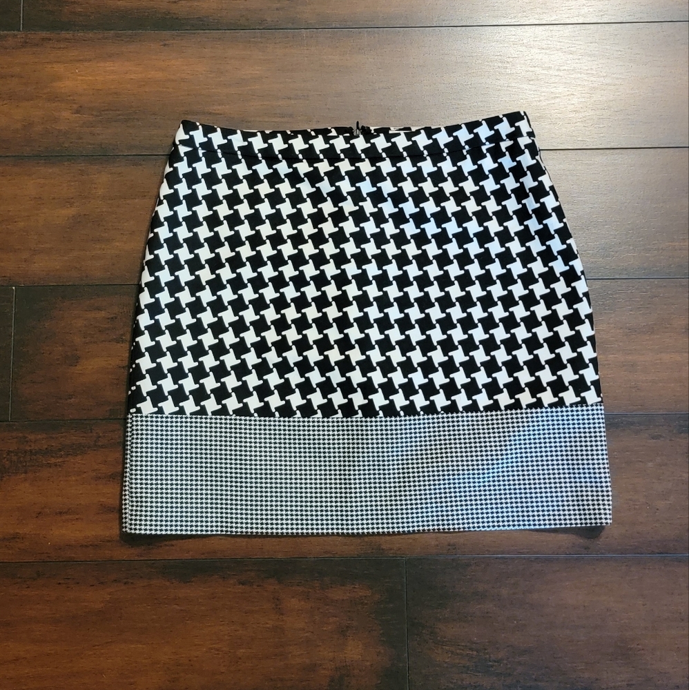 Michael Kors Houndstooth Mini Skirt